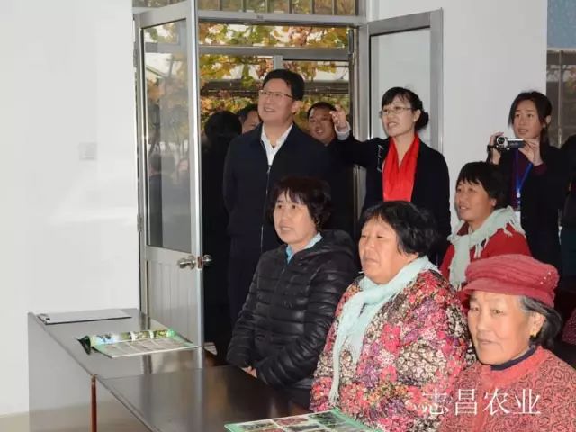 匯聚巾幗力量 助力精準扶貧 --全市行業(yè)社會扶貧現(xiàn)場會在公司召開(圖4)